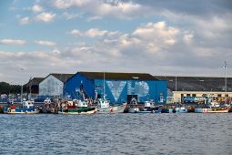 Bateau, Chalutier, Construction, Hangar, Port, Mer, Paysage, Tourisme