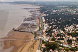 Objets volants, Vue aerienne, Paysage, Village, Port, Construction, Maison, Bateau, Plage, Mer, Tourisme