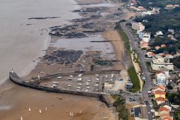 Objets volants, Vue aerienne, Paysage, Village, Port, Construction, Maison, Bateau, Plage, Mer, Tourisme