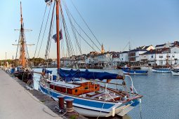 Bateau, Port, Construction, Maison, Voilier, Eglise, Mer, Paysage, Tourisme