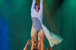 FDJ, Spectacle