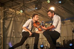 Concert, Outside Duo