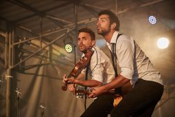 Concert, Outside Duo