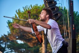 Concert, Outside Duo