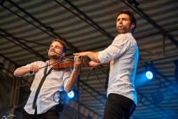 Concert, Outside Duo