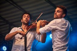 Concert, Outside Duo