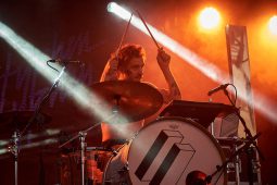 Concert, Hyphen Hyphen