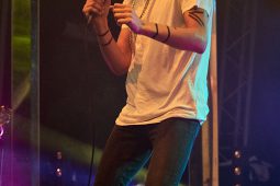 Concert, Hyphen Hyphen