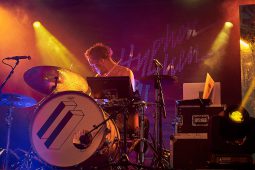 Concert, Hyphen Hyphen