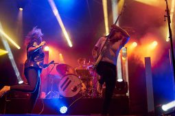 Concert, Hyphen Hyphen