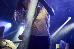 Concert, Hyphen Hyphen