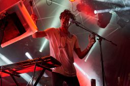 Concert, Hyphen Hyphen