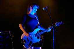 Muncie Girls, Concert