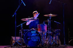 Muncie Girls, Concert