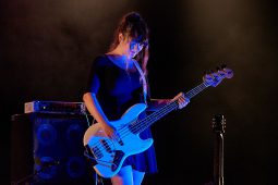 Muncie Girls, Concert