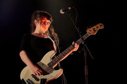 Muncie Girls, Concert