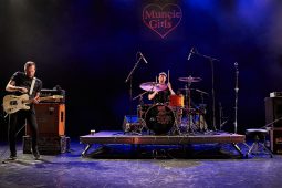 Muncie Girls, Concert