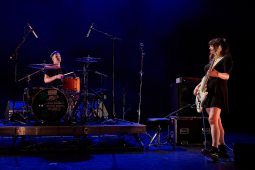 Muncie Girls, Concert