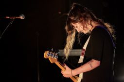 Muncie Girls, Concert