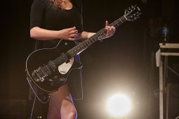 Muncie Girls, Concert