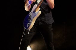 Muncie Girls, Concert