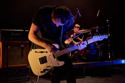 Muncie Girls, Concert