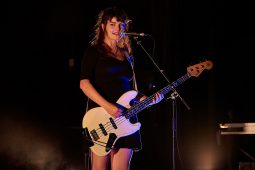 Muncie Girls, Concert