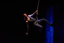 Cie Lève un peu les bras, Spectacle