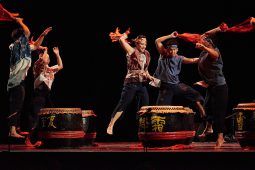 Orang Orang Drum Theatre, Spectacle