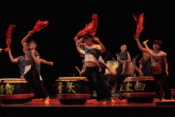 Orang Orang Drum Theatre, Spectacle