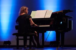 Sandy Anna Olivier, Concert