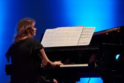 Sandy Anna Olivier, Concert