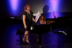 Sandy Anna Olivier, Concert