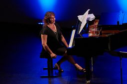 Sandy Anna Olivier, Concert