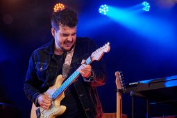Alma Road, Concert