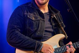 Alma Road, Concert
