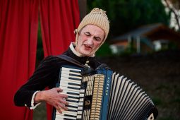 Cie Bruitquicourt, Spectacle