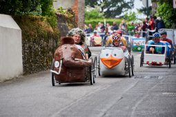 Voiture à pédales, Course, Mammouth, Pingouin, Ambulance, Scoubidou, Spiderman, Toutankhamon, Ironman