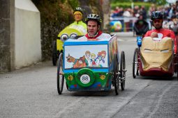 Voiture à pédales, Course, Scoubidou, Ironman, Mignon