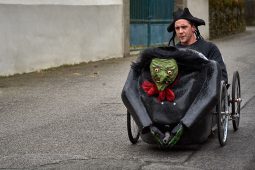 Voiture à pédales, Sorcière