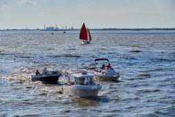 Débord de Loire, Evenement, Bateau