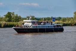 Débord de Loire, Evenement, Bateau