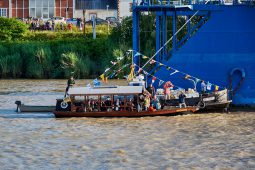Débord de Loire, Evenement, Bateau