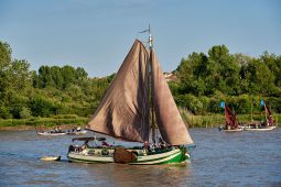 Débord de Loire, Evenement, Bateau