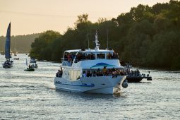 Débord de Loire, Evenement, Bateau