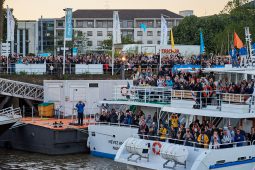 Débord de Loire, Evenement, Bateau