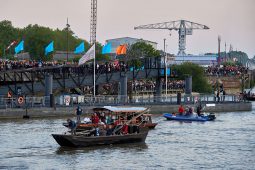 Débord de Loire, Evenement, Bateau
