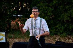 Lolo Cousin, Spectacle