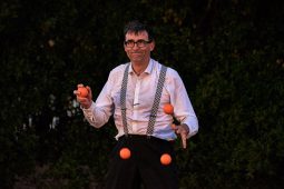 Lolo Cousin, Spectacle