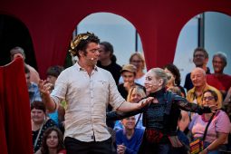 Cie Annibal et ses éléphants, Spectacle